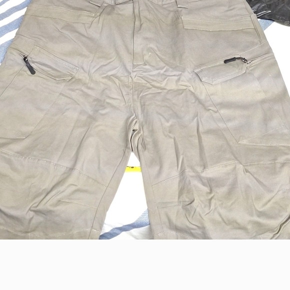 GREY CASUAL  SHORTS. XL - Picture 2 of 8